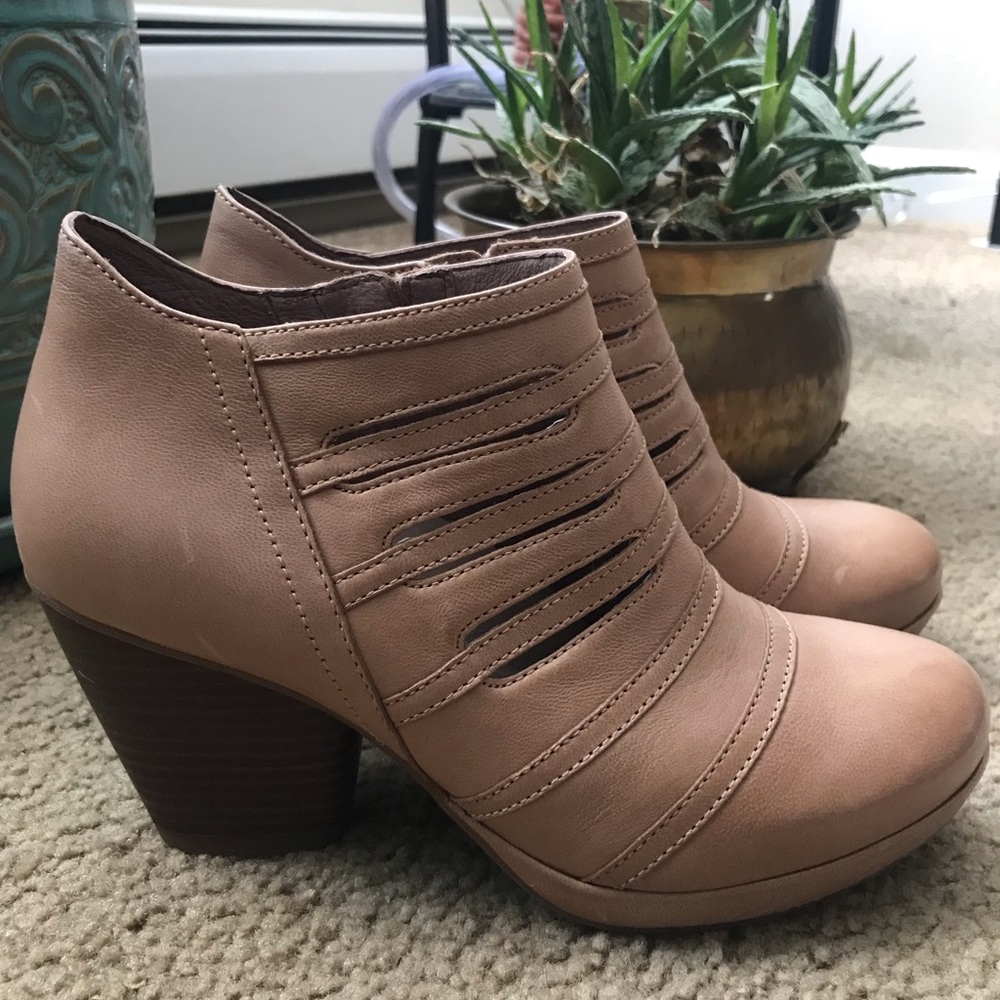Dansko Booties “meadow” RARE and BRAND NEW